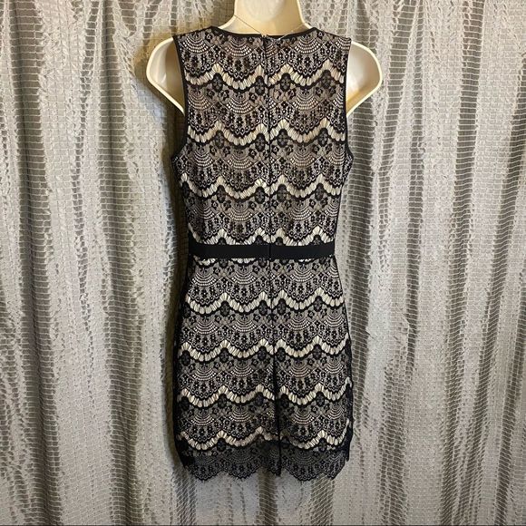 Andree Black Lace Sheath Dress Size Medium. No rips or tears! Great condition! - Picture 4 of 8